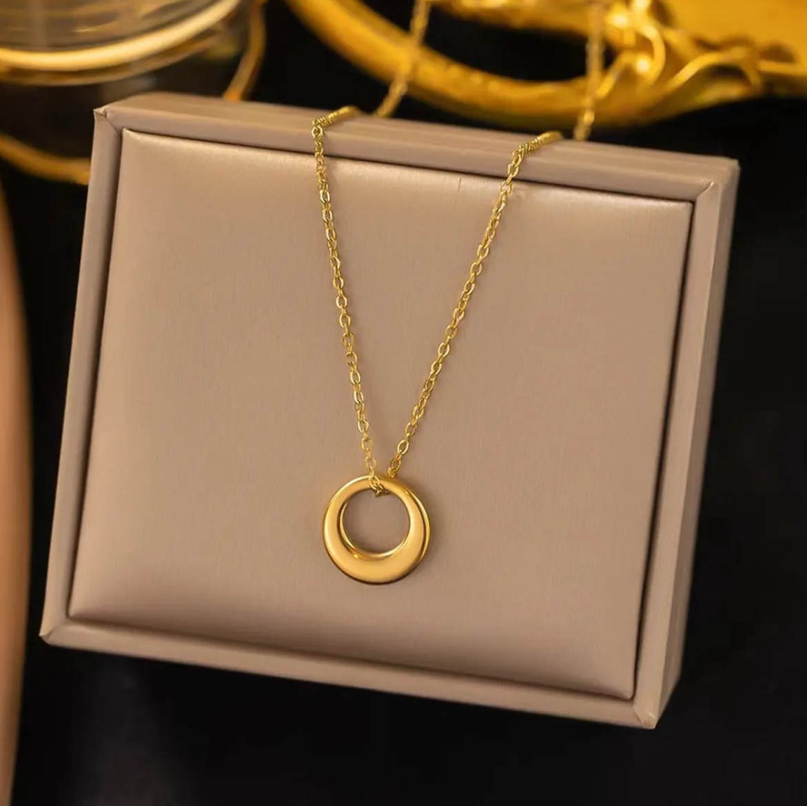 Out Circle Pendant Necklace