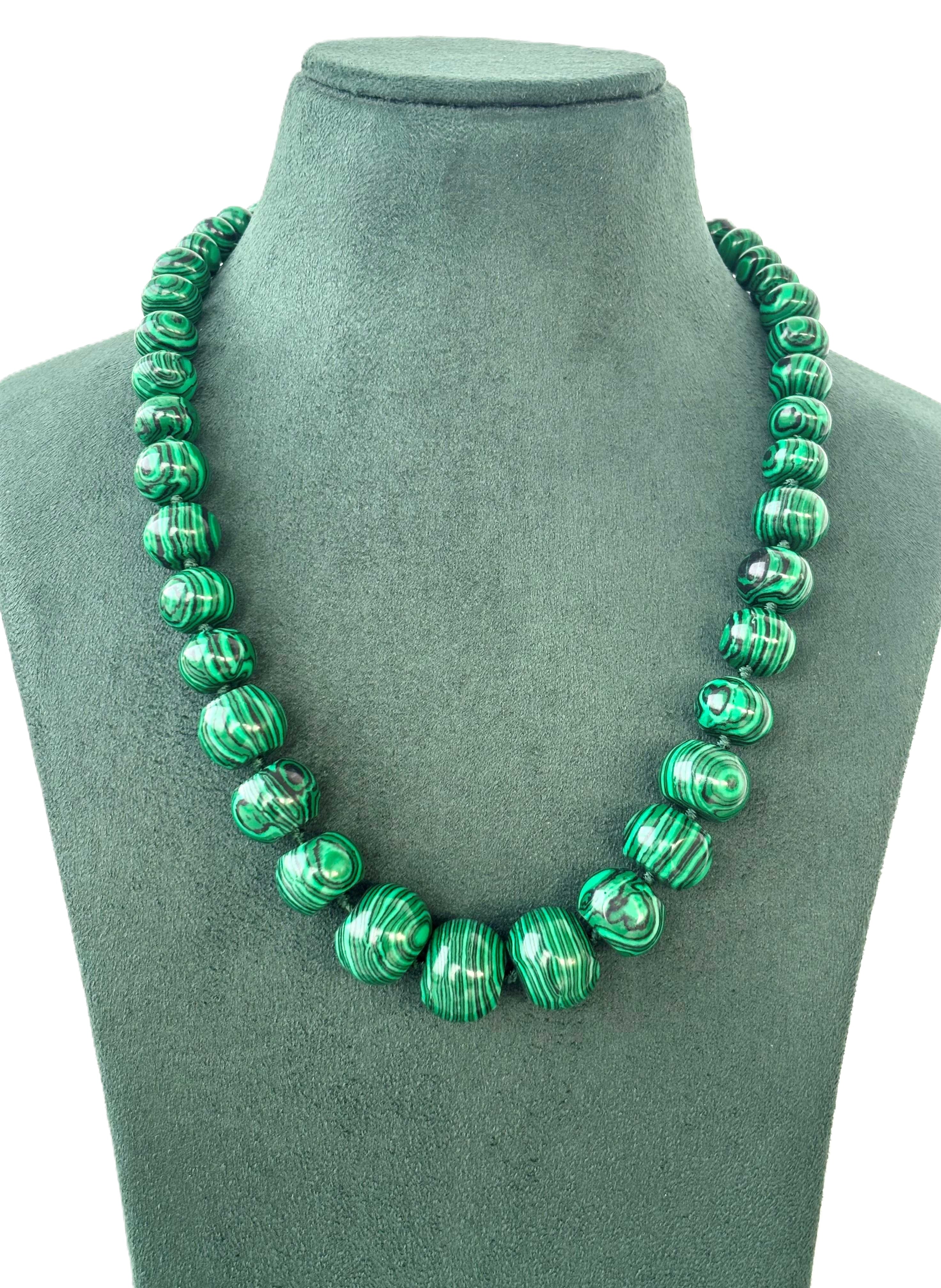 Green Malachite Graduation Bead Necklace