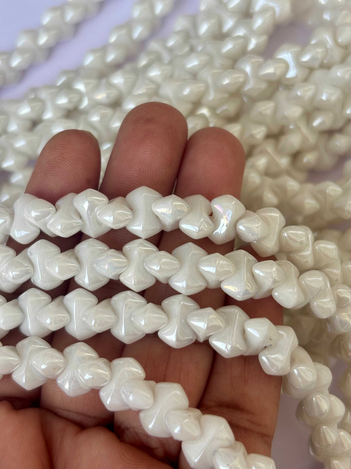 86 Pieces White Bow Monalisa Beads 9x5MM
