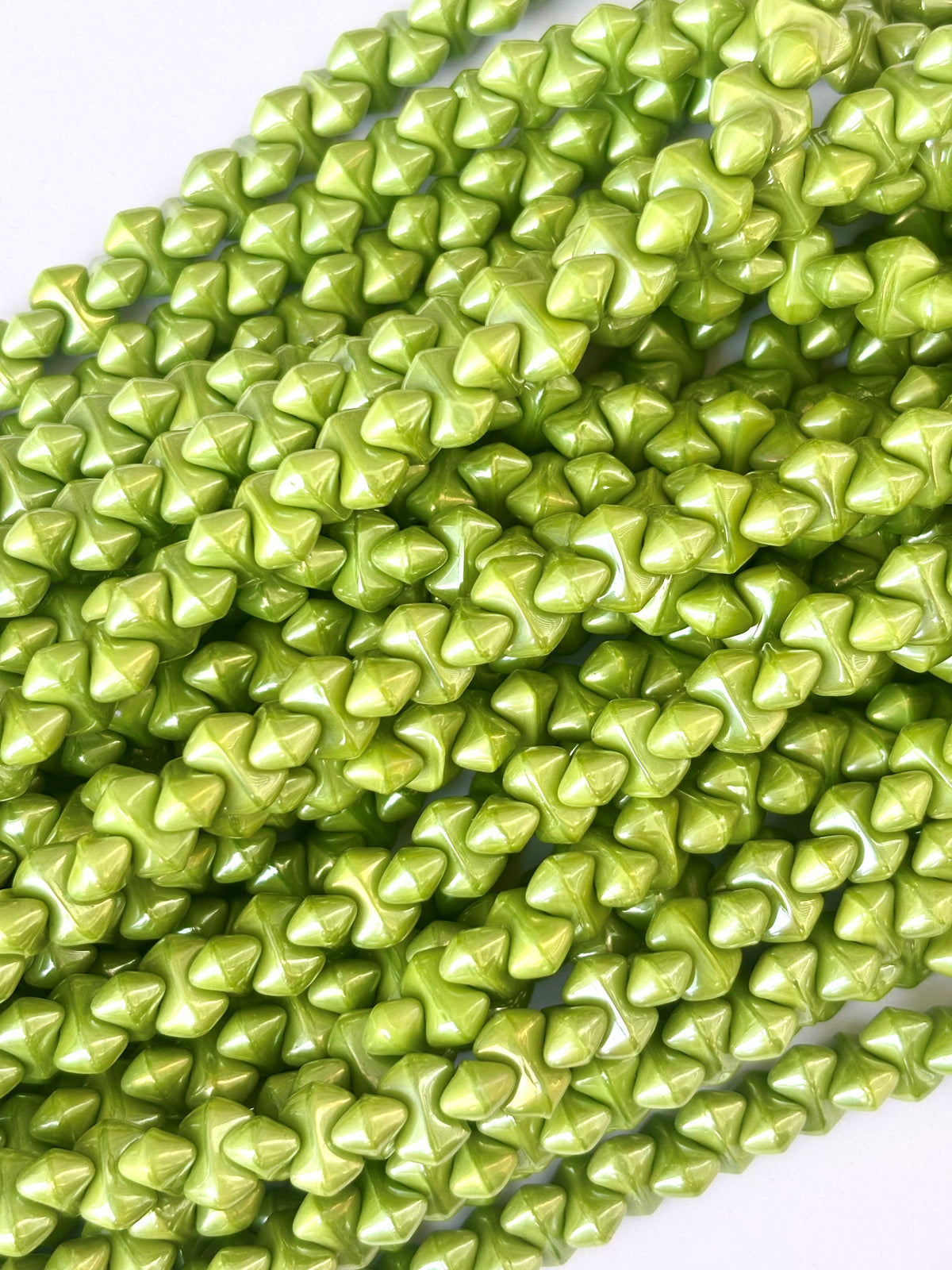 86 Pieces Light Green Bow Monalisa Beads 9x5MM