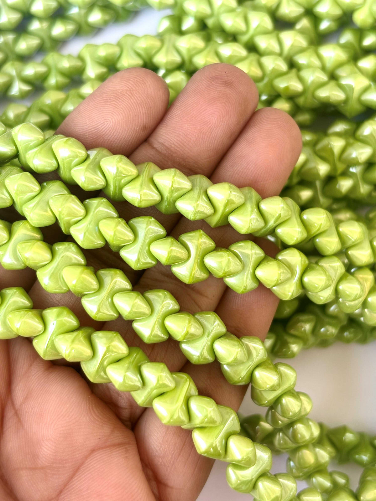 86 Pieces Light Green Bow Monalisa Beads 9x5MM