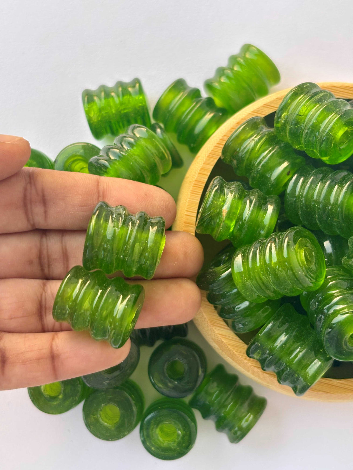 10 Pieces Green Ribbed Cylinder Glass Beads 20x15MM