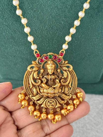 Divine Lakshmi Pendant with Elegant Pearl String