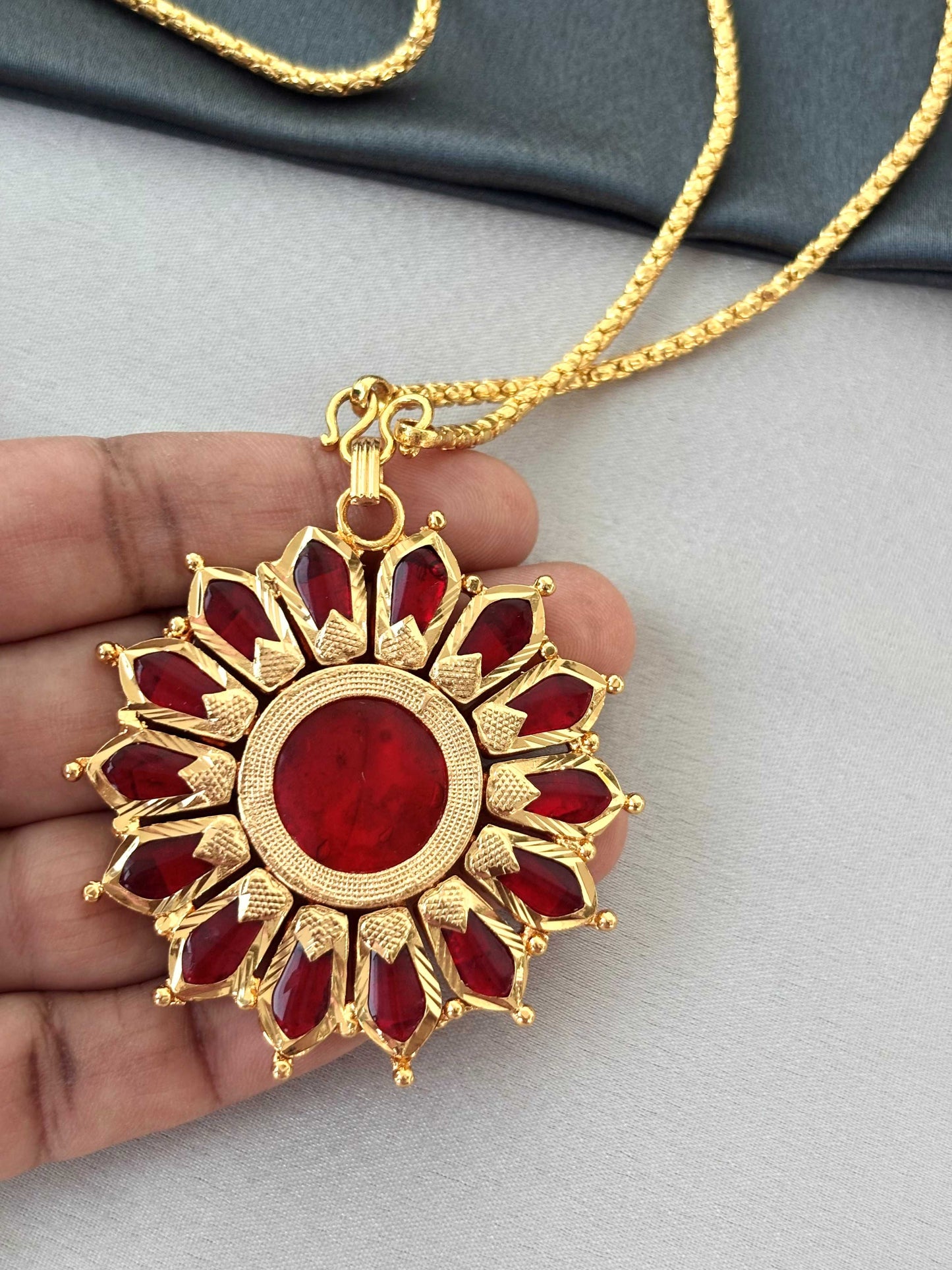 Golded Ruby-Red Floral Pendant Jewelry
