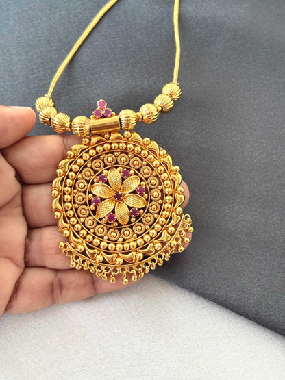 Classic Gold Pendant with Chain