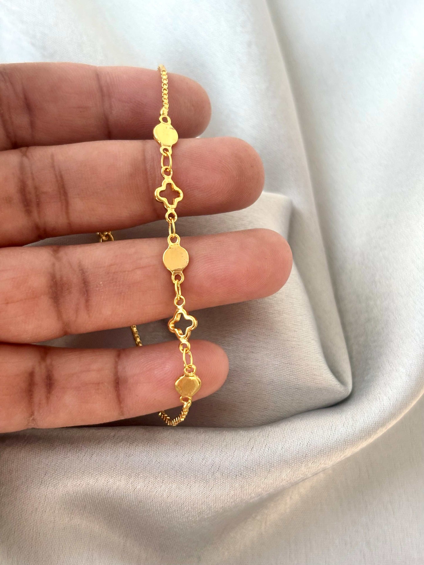 Quatrefoil and Disc Gold-Plated Bracelet