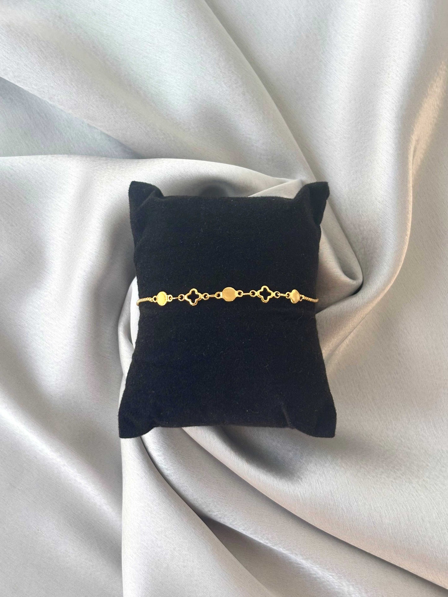 Quatrefoil and Disc Gold-Plated Bracelet