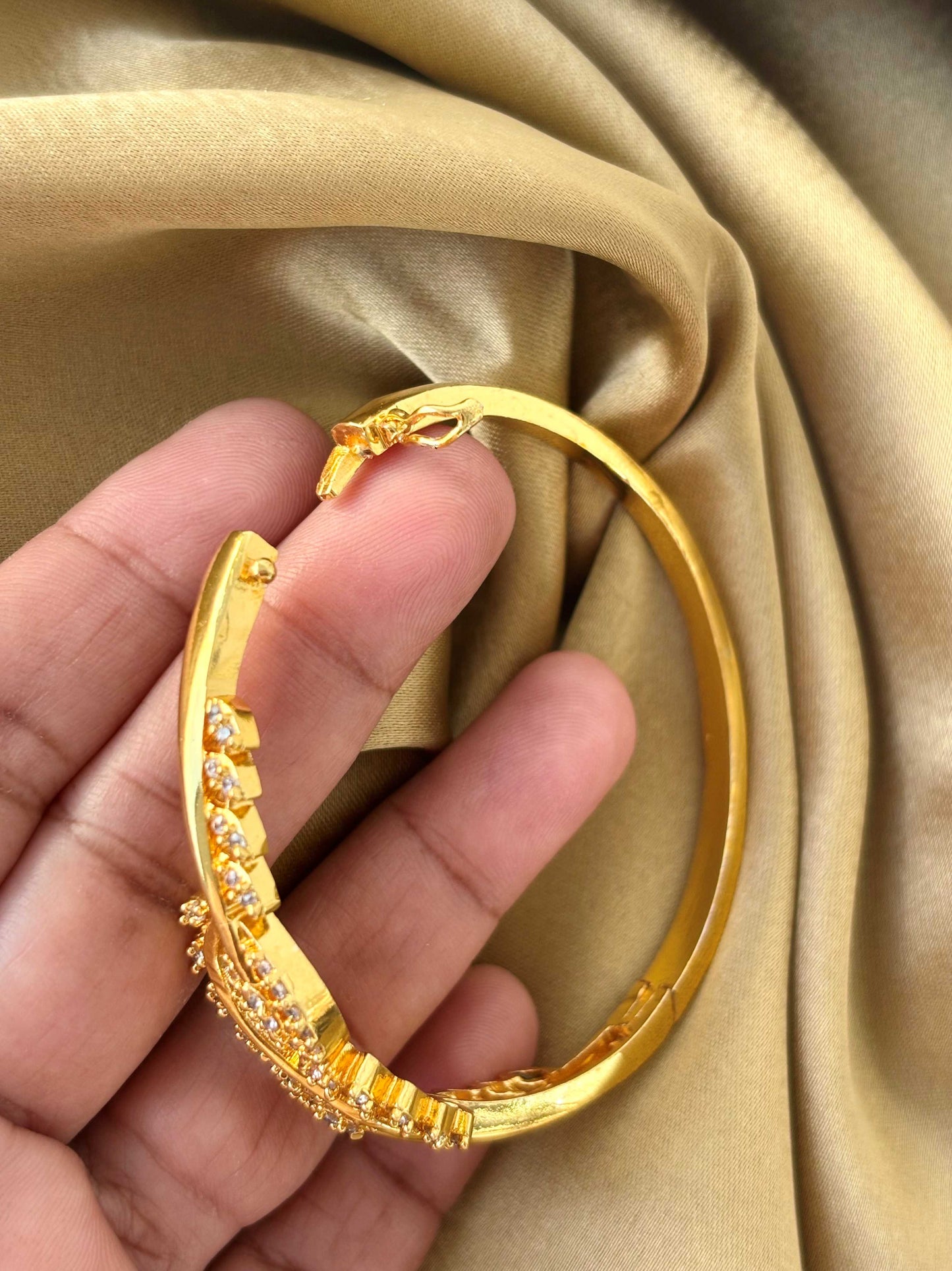 Gold-Plated Crystal Leaf Bracelet