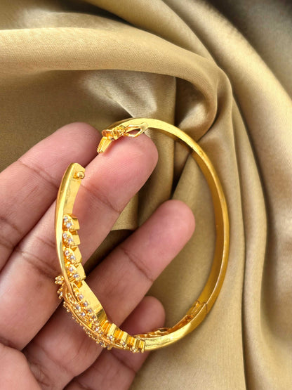 Gold-Plated Crystal Leaf Bracelet