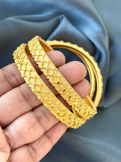 Broad Geometric Mesh Bangles Size 2.6