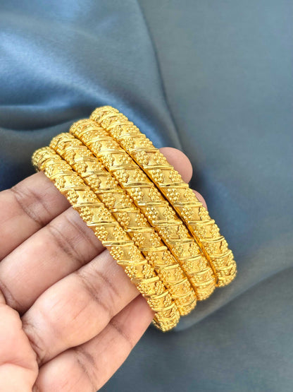 Diagonal Floral Textured Bangles 2.8