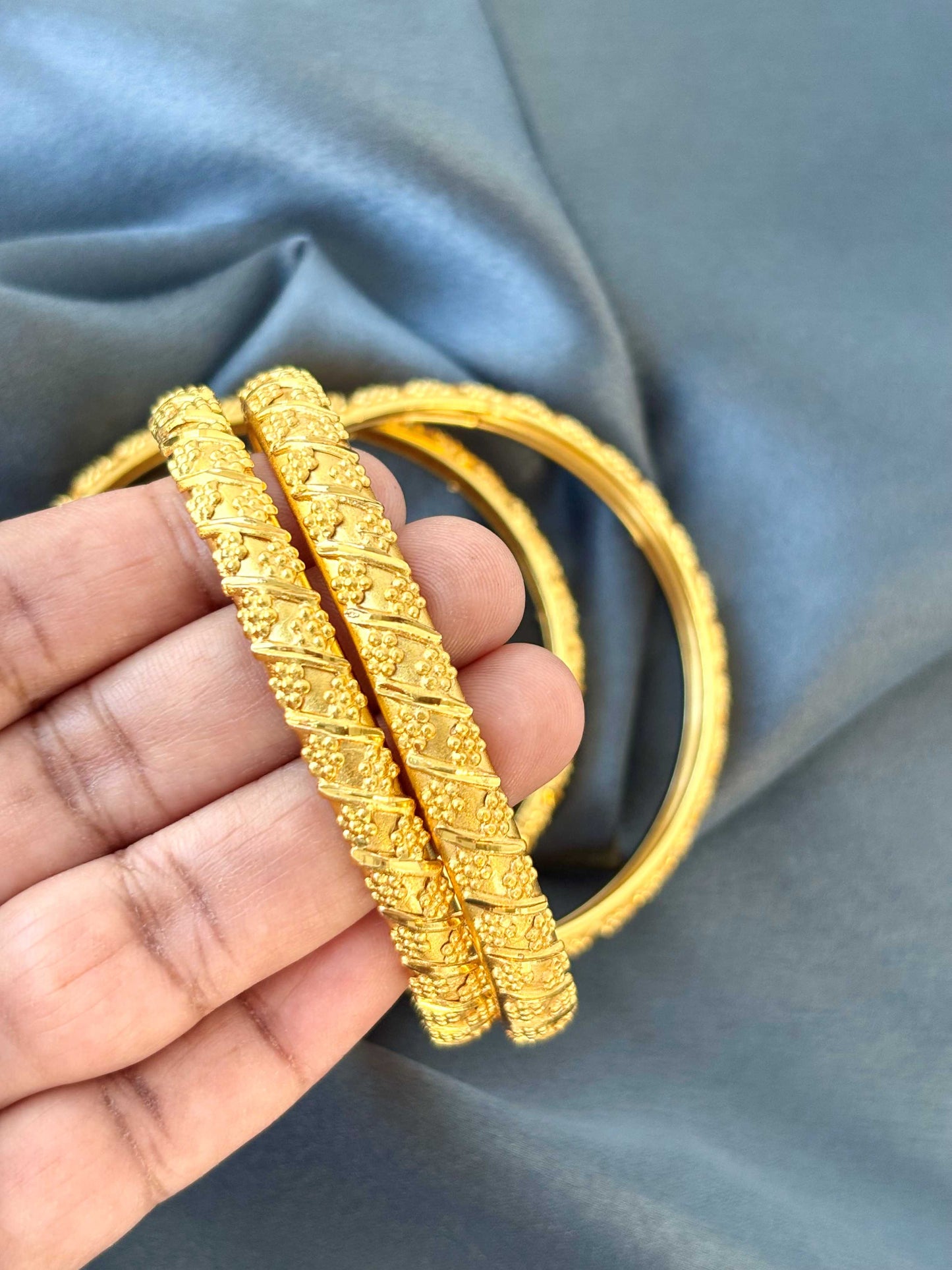 Diagonal Floral Textured Bangles 2.6