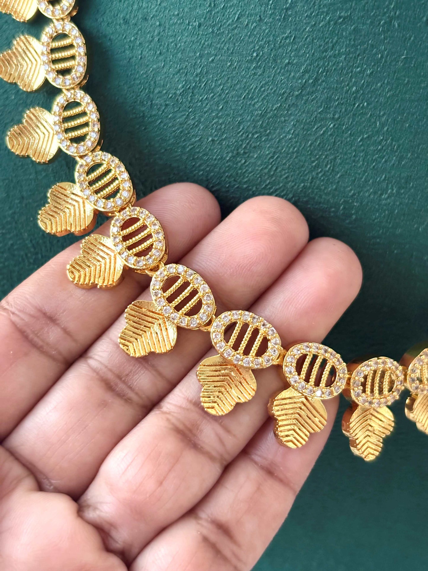 Textured AD Stone Leaf Motif Necklace