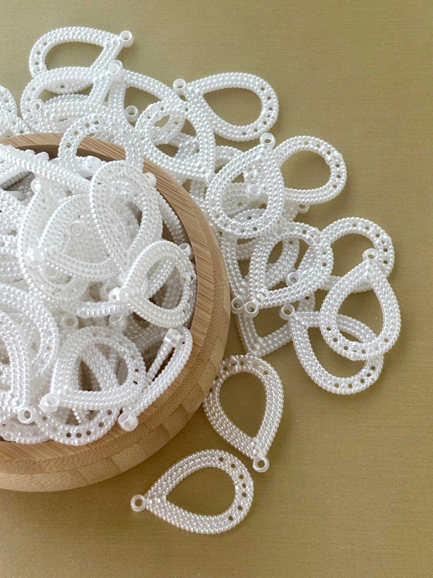 Pearl Beaded Teardrop Frame Connectors