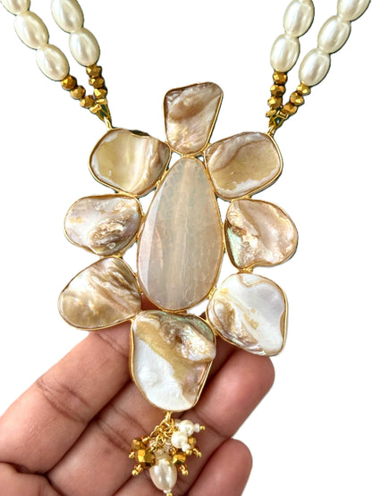 Pearl and Marbled Flower Pendant Necklace