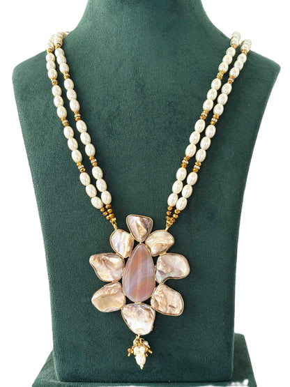 Pearl and Marbled Flower Pendant Necklace 1