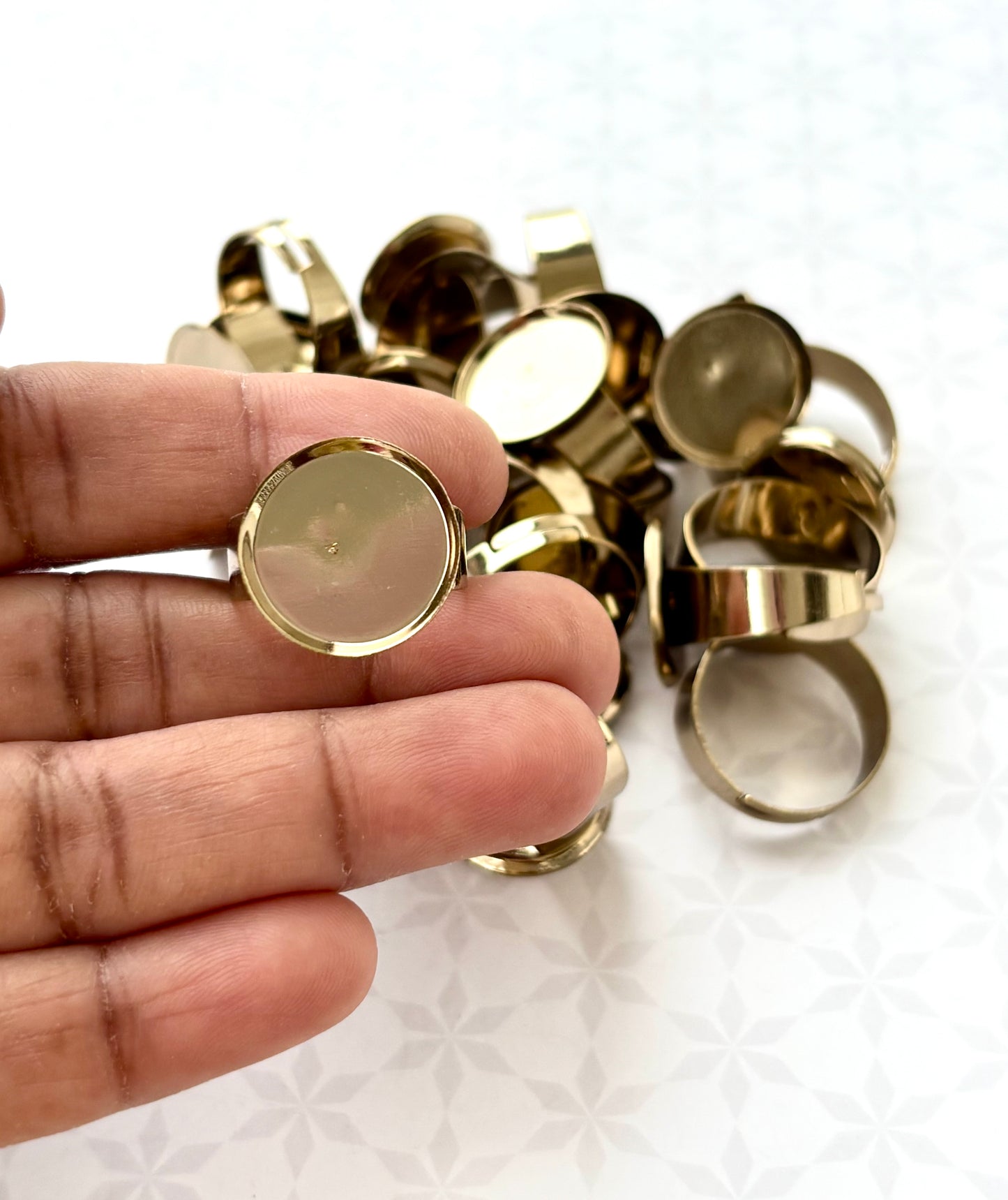 Mehandhi Color Round Bezel Adjustable Ring Bases