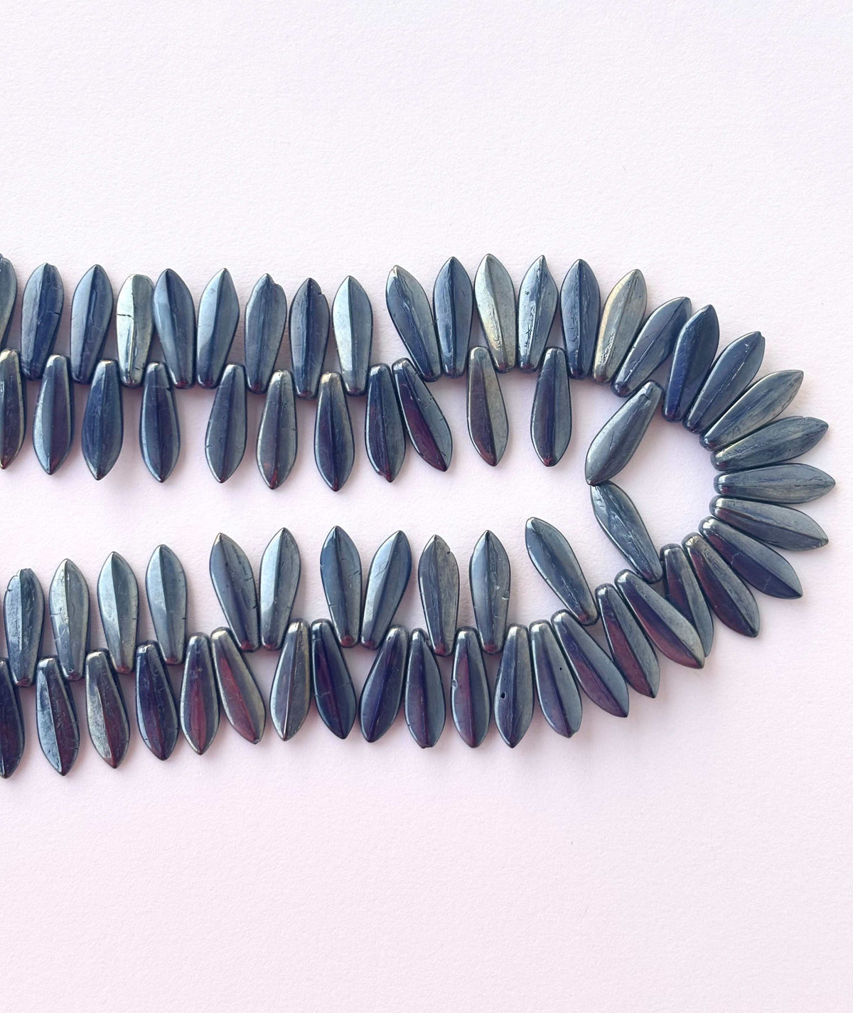 126 Pieces Grey Monalisa Leaf Beads 16x5MM