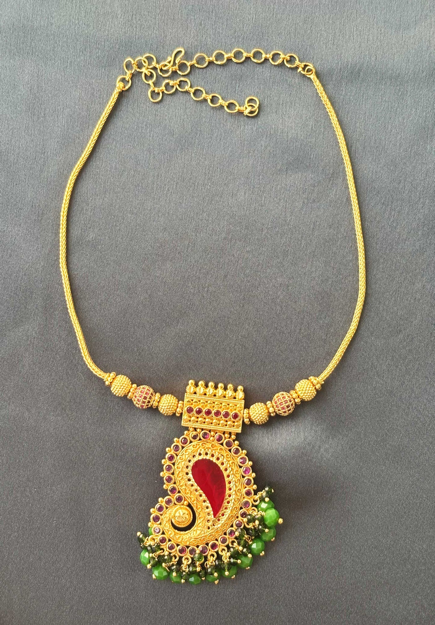 Gold-Plated Palakka Necklace with Green Crystals